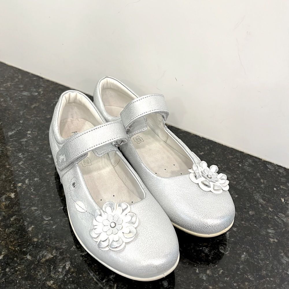 Primigi Women’s Silver Strap Shoe Flats-Size 37